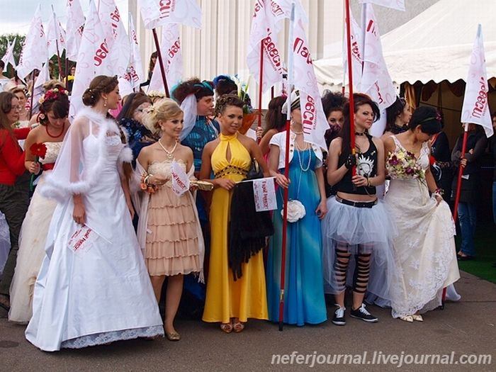 Парад невест на ВДНХ в Москве