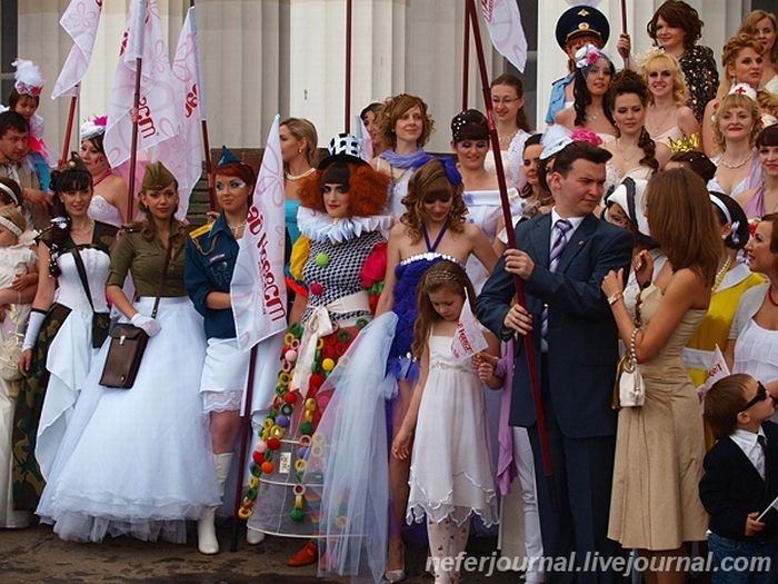 Парад невест на ВДНХ в Москве
