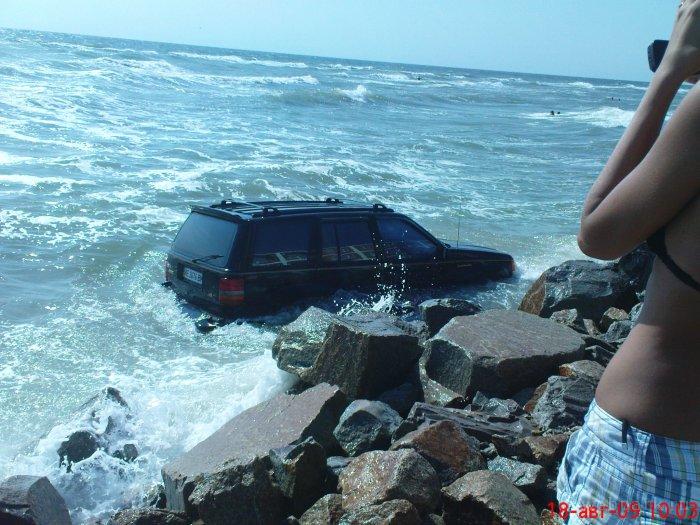 Авария, машина упала в море, без жертв