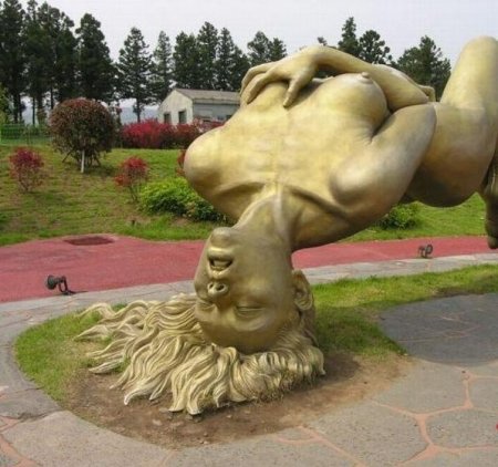 Парк любви. Статуи в позах Камасутры