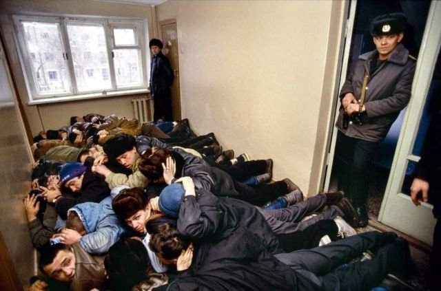 Задержанные преступники из группировки Уралмаш, 1992 год