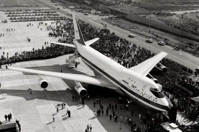 Первый в мире широкофюзеляжный самолет - Boeing 747, 1969 год