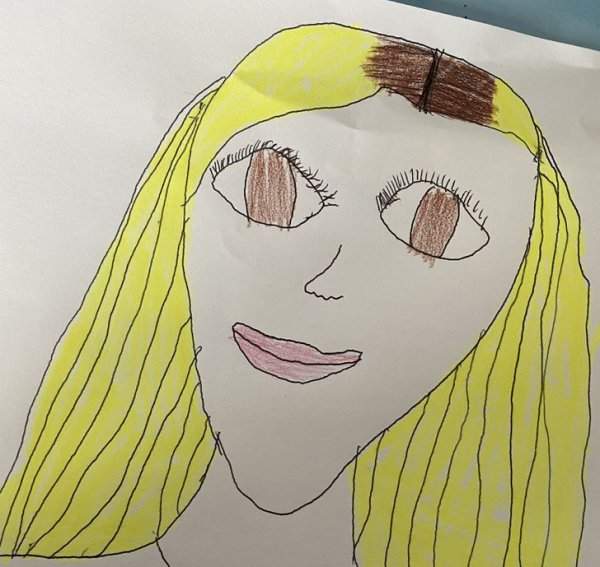 Ребенок нарисовал портрет мамы и она пулей побежала в парикмахерскую