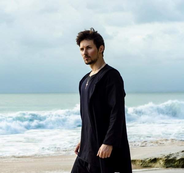 Павел Дуров на пляже