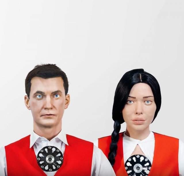 &quot;роботы-коллеги&quot; Алекс и Даша, которые будут встречать людей в МФЦ