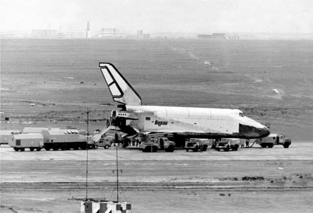 Ракетоплан «Буран» совершил полет 15 ноября 1988 года. Полёт происходил в автоматическом режиме.