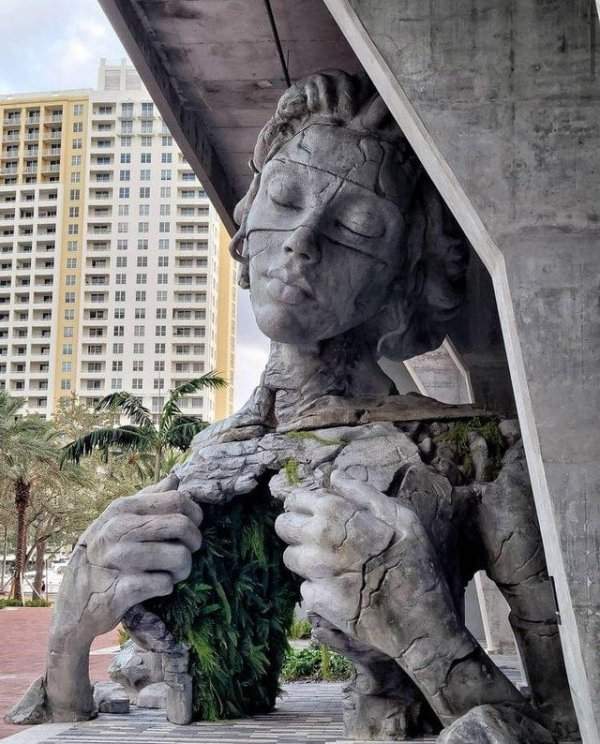 Скульптура «Процветание» во Флориде. Автор Дэниел Поппер