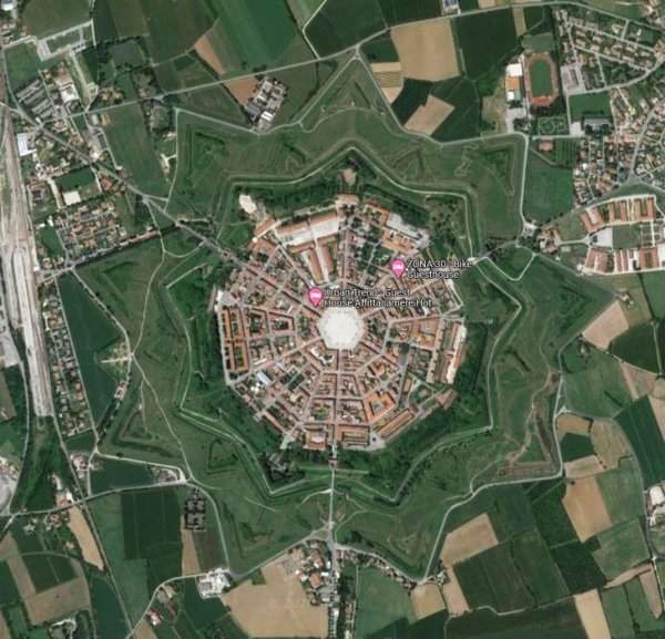 Пальманова — город в Италии в виде 9-угольной звезды