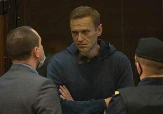 Алексея Навального отправили в колонию на 3,5 года