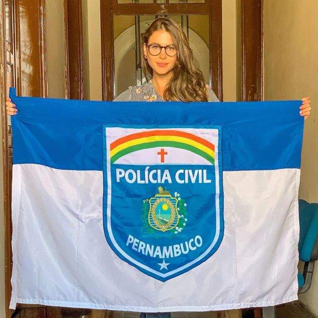 Габриэла Куэйроз с флагом