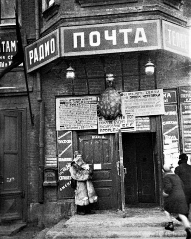 Переходящий позорный «орден черепахи» для отстающих отделений советской почты, 1920-e.