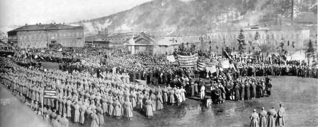 «Златоустовская бойня» — расстрел царскими войсками бастующих рабочих оружейного завода в Златоусте, 26 марта 1903 года