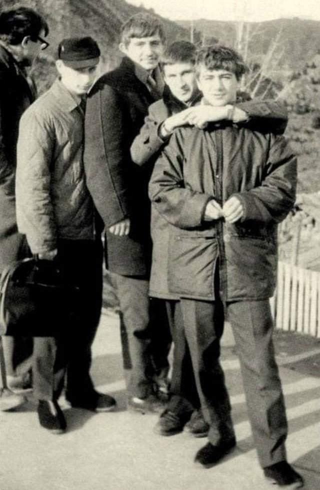 Будущий владелец дворца Аркадий Ротенберг (справа) с друзьями, Ленинград, 1970-е.