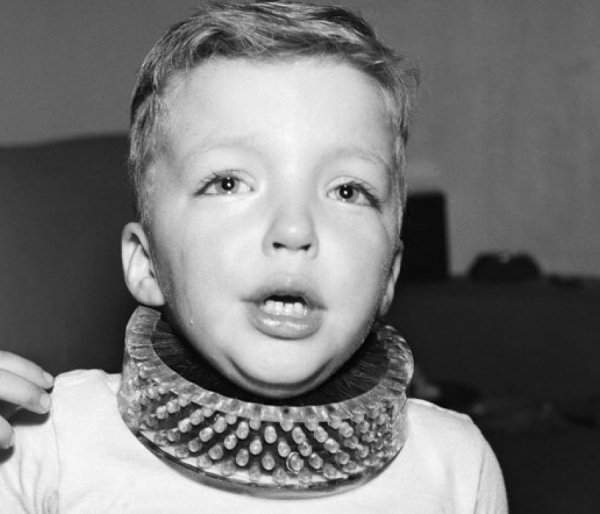 Детский ошейник для чистки шеи, США, 1950 год.