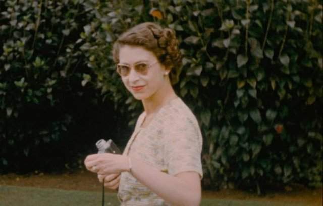 Неопубликованные кадры королевской семьи из документального фильма «Невиданная королева»