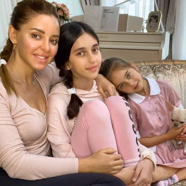 Анжелика Ревва и ее дочери Алиса и Амели