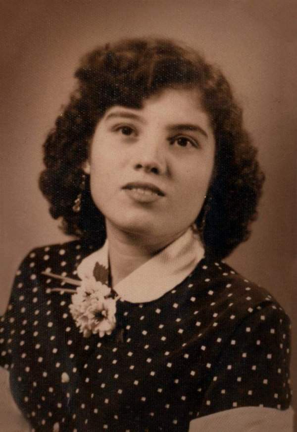 Это фото моей бабушки было сделано, когда ей исполнилось 15 лет!