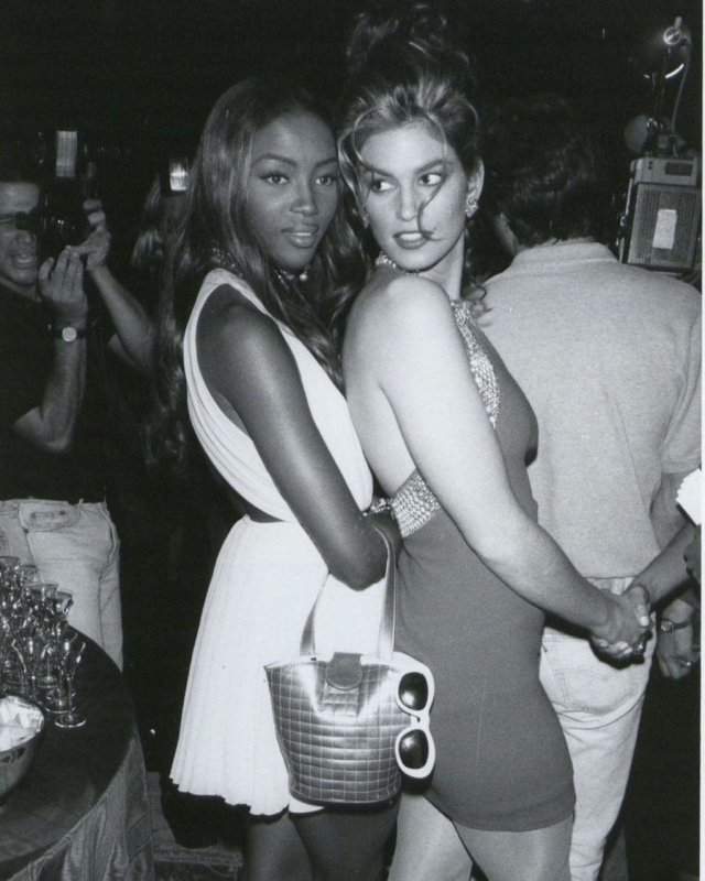 Наоми Кэмпбелл и Синди Кроуфорд, 1990 год
