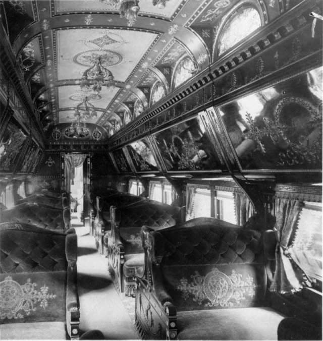 Интeрьер железнодорожных вагонов 1800х годов, периода рококо.