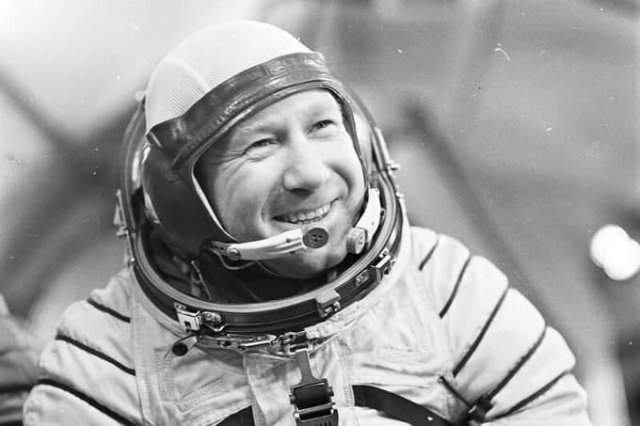 Aлексей Леонов (1934-2019) — летчик-космонавт, первый в мире вышедший в открытый космос.