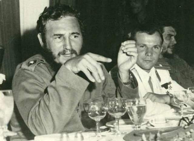Фидeль Каcтро, Юрий Гагaрин и Че Гeвара. Рeспублика Куба, 1961 год.