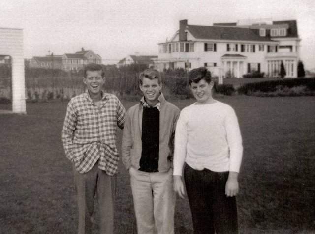 Юные братья Джон, Бобби и Тедди Кеннеди. США, 30‑е годы