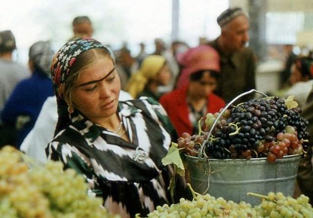 На рынке, Таджикистан, 1980-е.