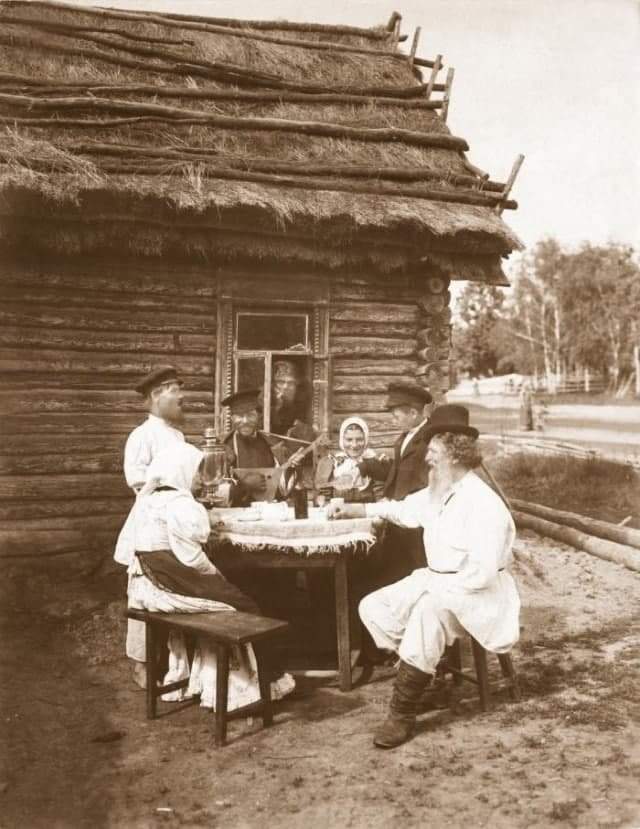 Группа крестьян за столом, Российская империя между 1907–1915 годами
