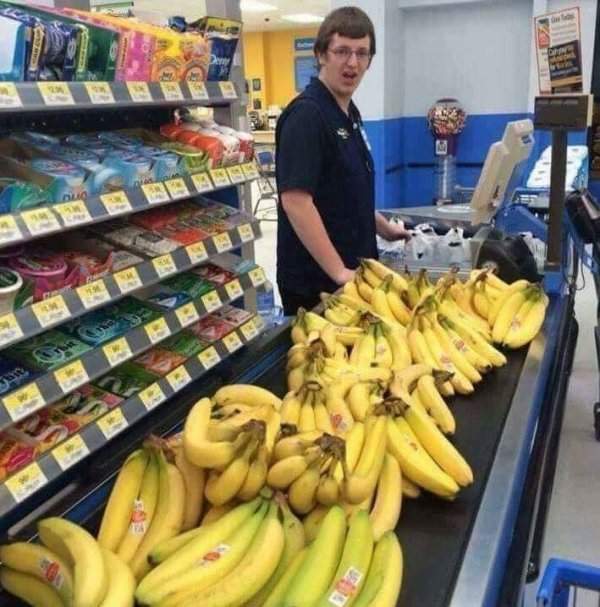 Глаза кассира, когда я купил 100 бананов