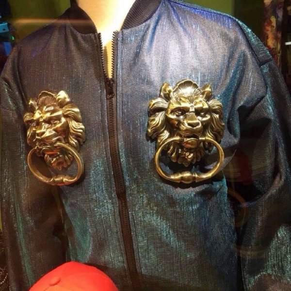 Куртка с дверными молотками в форме льва