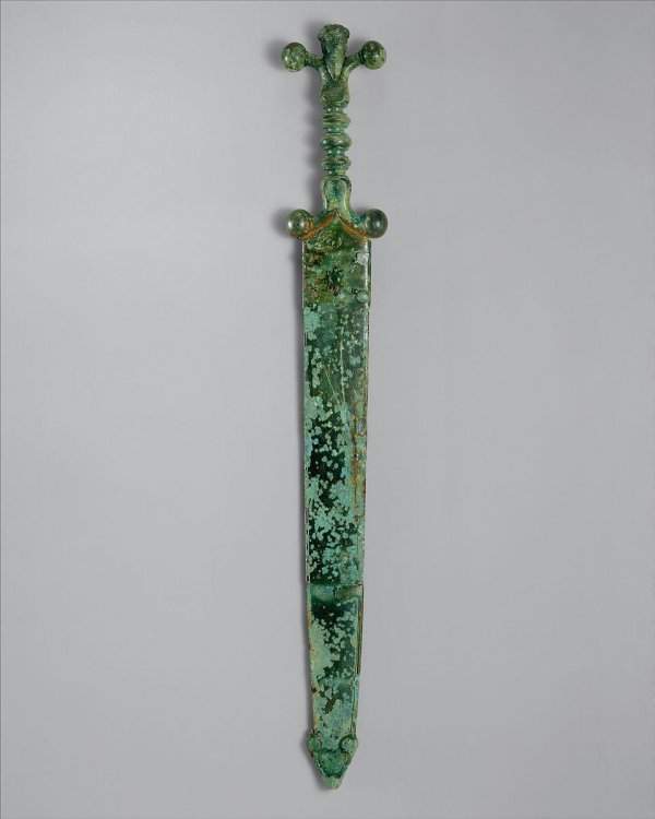 Кельтский меч 60 года до нашей эры с изображением человеческого тела на рукояти
