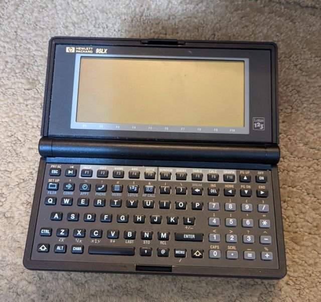 «Нашел у родителей мини-компьютер начала 90-х»