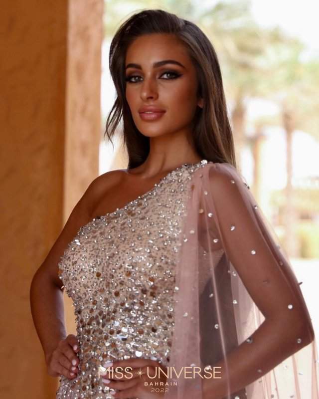 Эвлин Абдулла-Халифа - новая "Мисс Вселенная Бахрейн", которая имеет русские корни (16 фото)