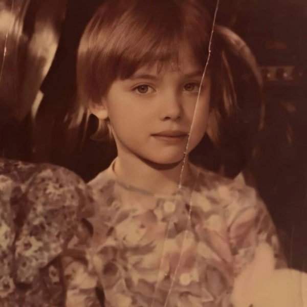 Ирина Шейк показала свои детские архивные фотографии