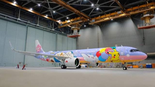 Китайский самолет в ливрее с покемонами