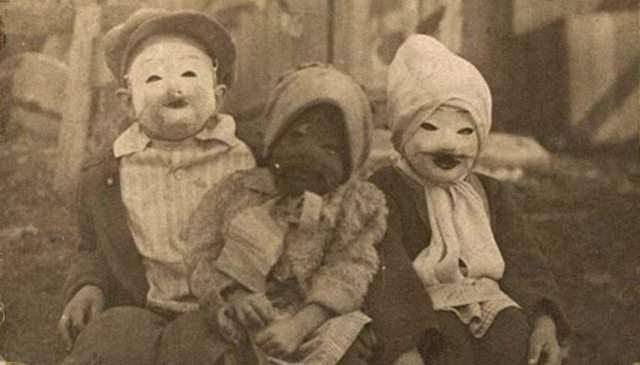 Жуткие костюмы на Хеллоуин из прошлого