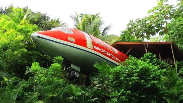 Заброшенный Boeing 727 стал домиком в джунглях в Коста-Рике