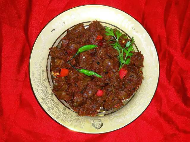 Пакистанское блюдо «катта-кат» (жареные яички, внутренности, почки и некоторые другие органы козла/барашка)