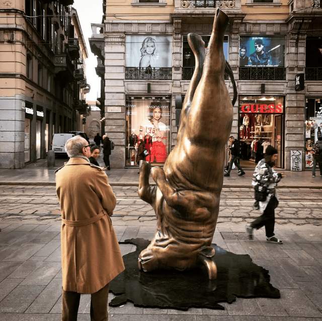 Вертикальный бык в Милане