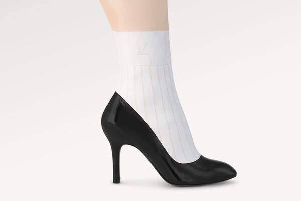 Сапоги от Louis Vuitton в форме голых ног за 2,5 тысячи долларов
