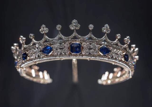 Сапфирово-бриллиантовая корона королевы Виктории
