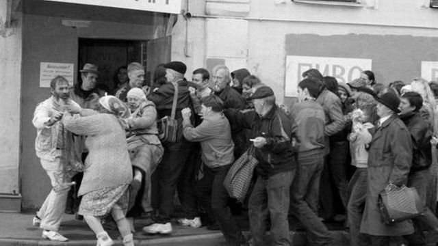 драка в очереди в магазин. СССР, конец 1980-х