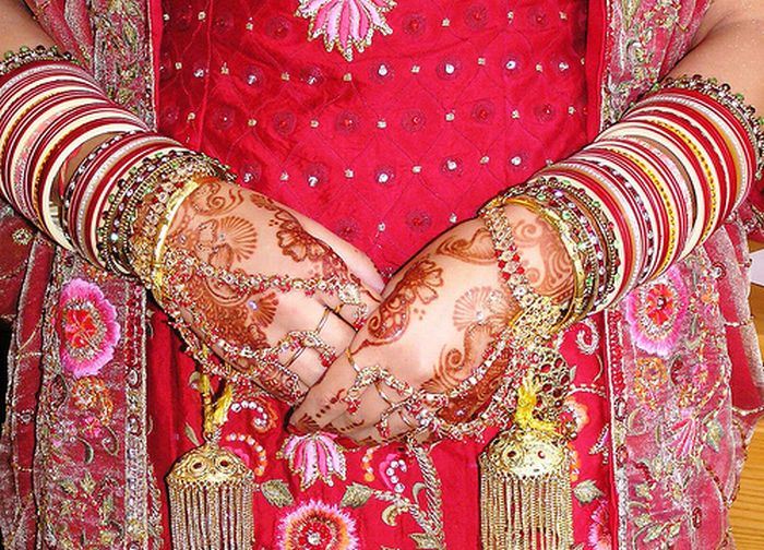 Азиатская свадьба, украшение невесты