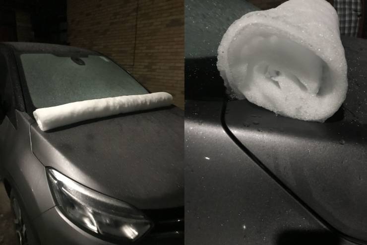Рулон из снега на машине