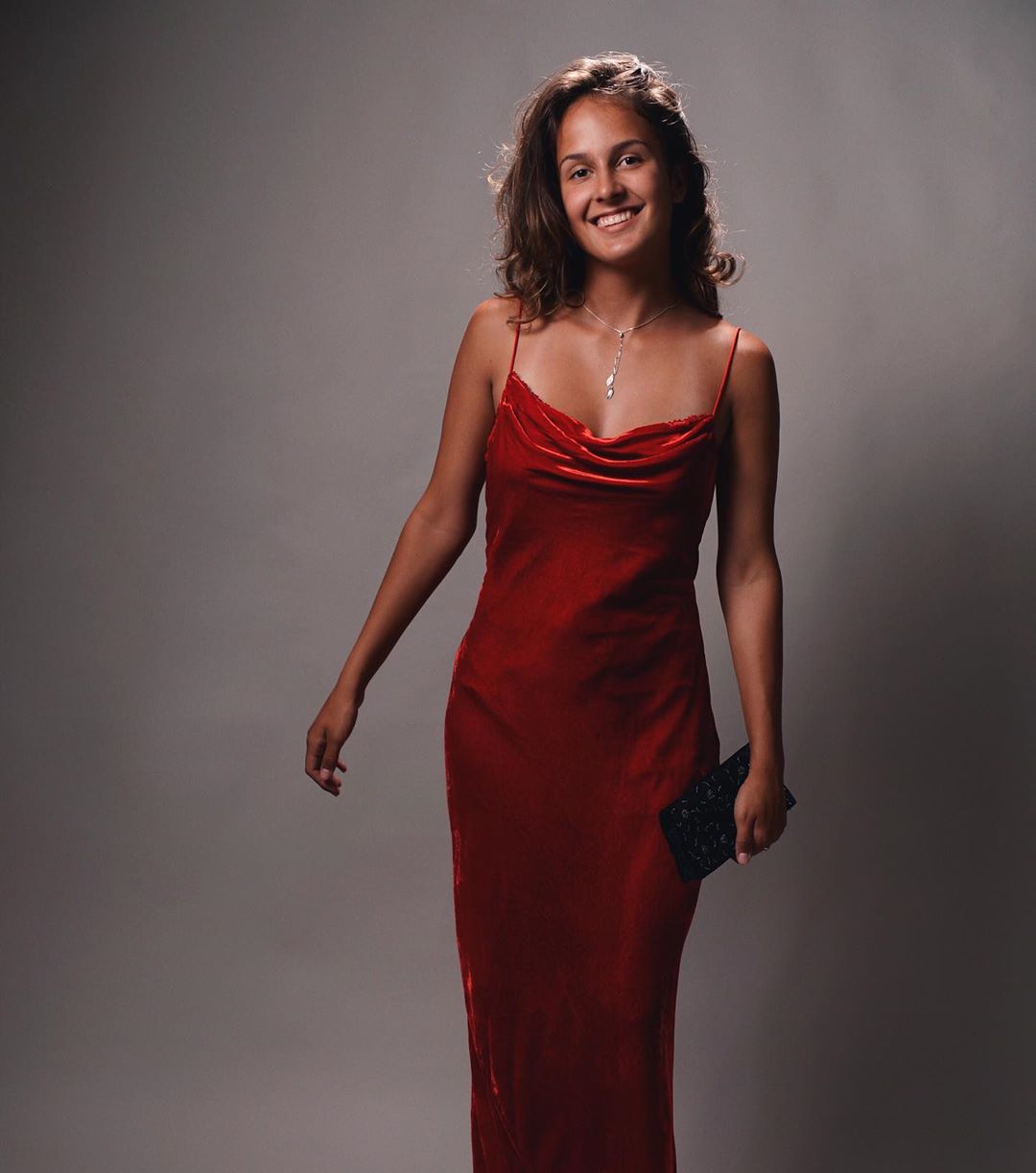 Валерия Демидова в красном платье