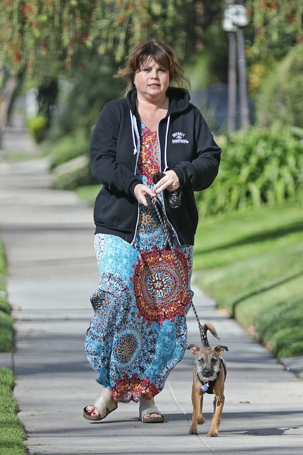 Ясмин Блит на прогулке в Лос-Анджелесе