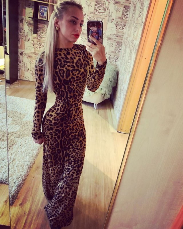 Дарья Ныркова в платье леопардового принта