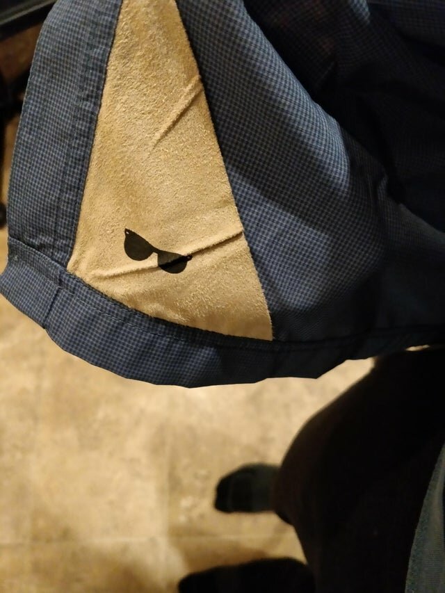 Специальная ткань для протирки очков в куртке