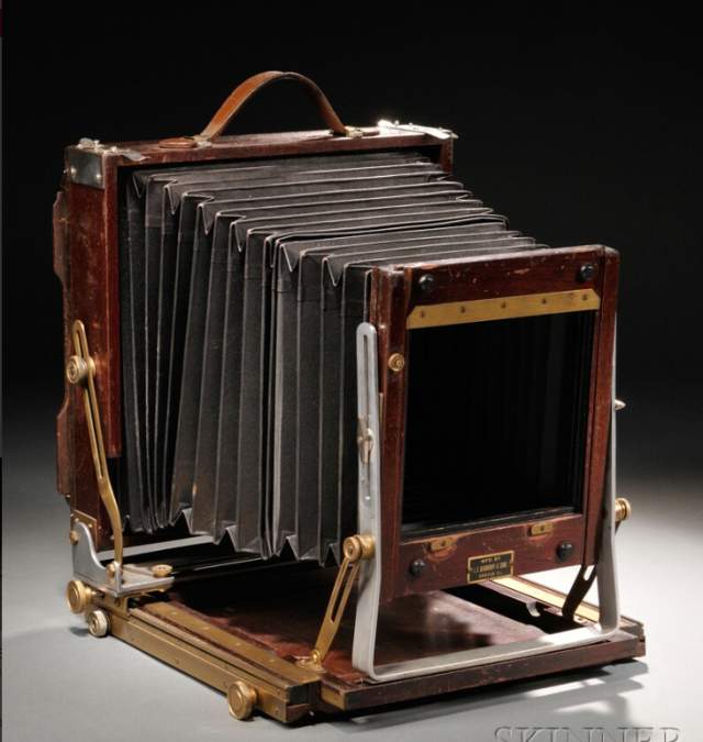 Один из первых фотоаппаратов
