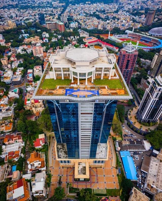 Дом на крыше, построенный для индийского миллиардера